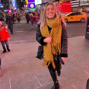 Meet your Posher, Lexi